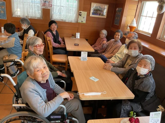 今日はケーキを食べに行きました🍰みなさん好きなケーキを選ばれていました。ご飯を食べたものの、全てペロリと食べられていました。とても楽しまれたご様子でした。😋😋#ドイツ菓子ホーゲル